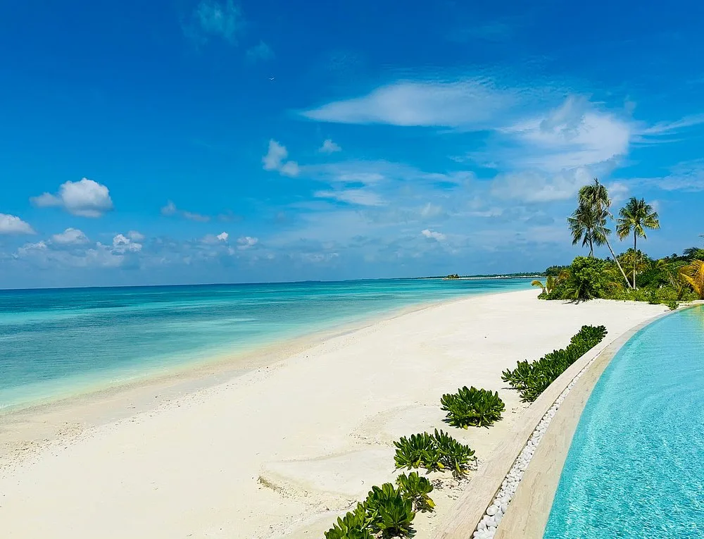 Jawakara Islands Maldives 5*: Бассейн и пляж 1