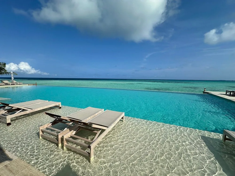 Jawakara Islands Maldives 5*: Бассейн и пляж 7